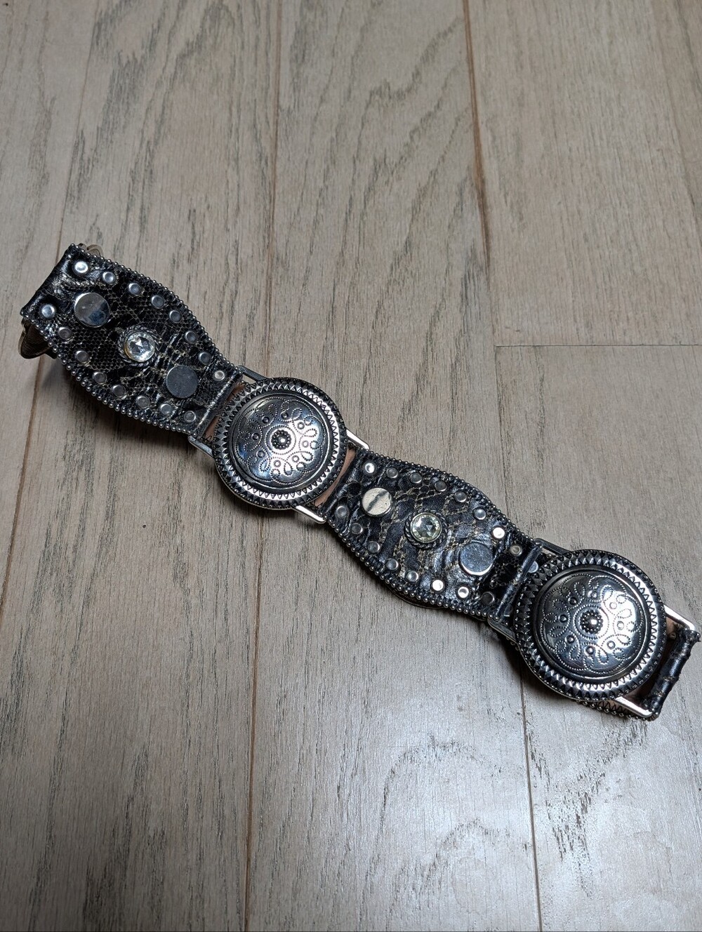vintage STREETS AHEAD studded leather concho belt M